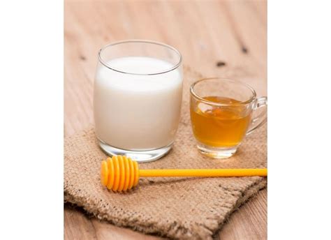 10 Benefits of Milk With Honey You Should Know About!