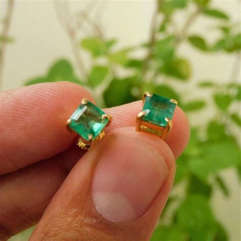 Details more than 171 mens emerald earrings - seven.edu.vn