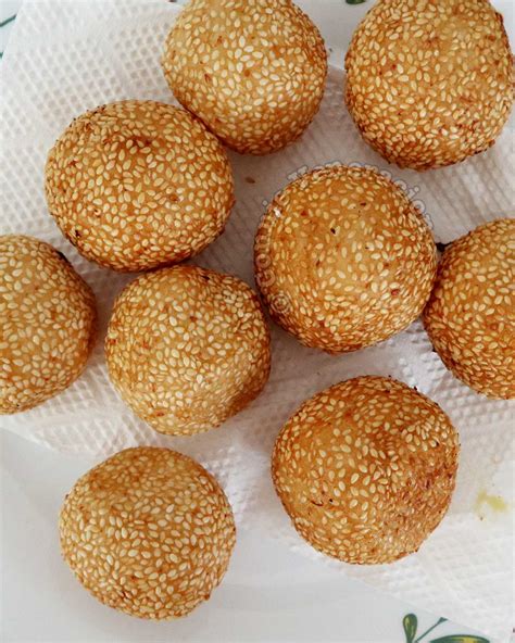 Sesame cheese balls