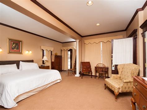 Downtown Saratoga Springs Hotel Rooms - Inn at Saratoga