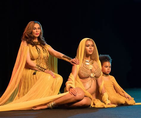 Blue Ivy Joins Beyoncé and Tina Knowles for Grammys 2017 Performance ...