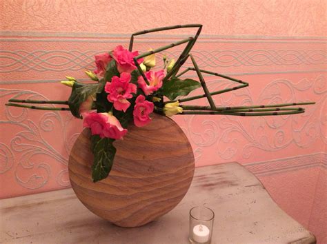 AGB prele et lysianthus | Floral art, Flower arrangements, Ikebana