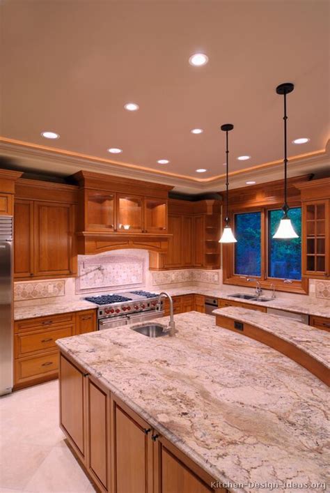 Pictures of Kitchens - Traditional - Medium Wood, Golden Brown (Kitchen ...