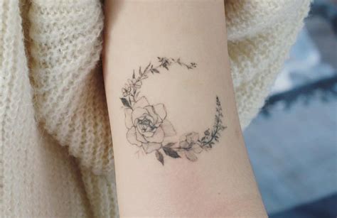 floral wreath tattoo | Wreath tattoo, Tattoos, Flower tattoo