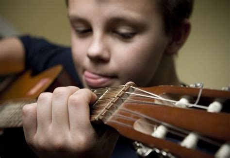 Guitar Practice, Learn Guitar, Boys Playing, Playing Guitar, Guitar Tabs, Violin, Music ...