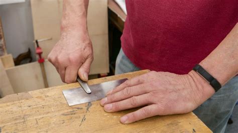 Sharpening a Card Scraper | Common Woodworking | Woodworking for Beginners