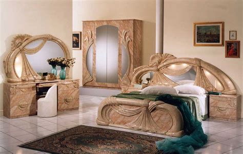 Italian White Lacquer Bedroom Furniture : Luxor Modern Beige Lacquer ...