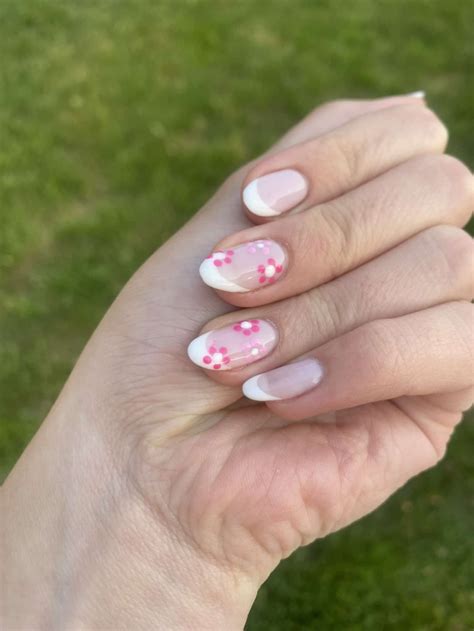 White French Tip Nails with Flowers – Vibrant Guide