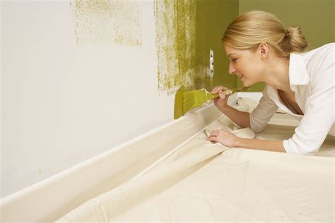 How to Install Rubber Baseboard Molding (with Pictures) | eHow