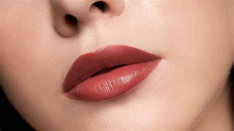Best Lip Colors And Application For Downturned Lips - WSTale.com