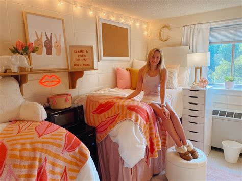 Tutwiler Dorm room Alabama | Dorm room colors, Chic dorm room, Girls dorm room