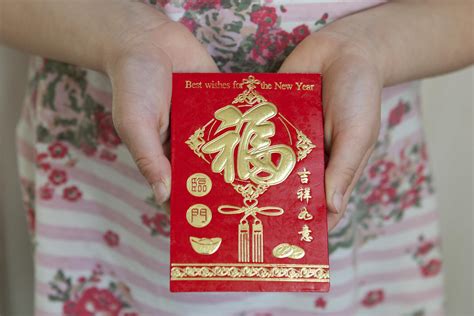 What Is a Red Envelope in Chinese Culture?