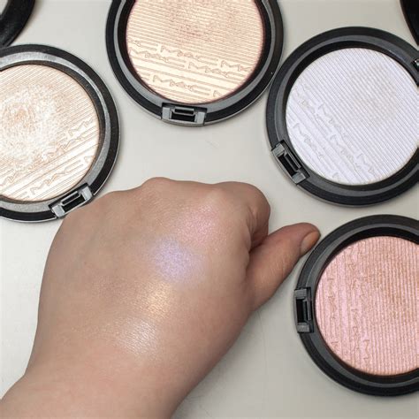 MAC Extra Dimension Skinfinish Highlighter