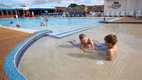 Lagoon Outdoor Pool | Things To Do - Beverley Holidays