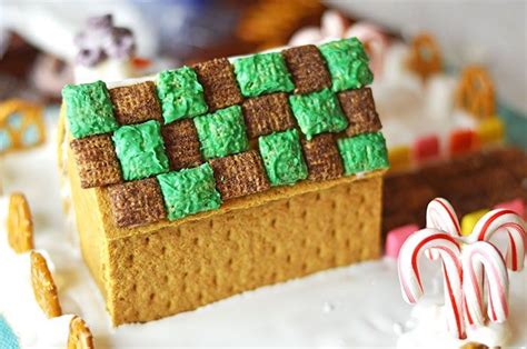 Build a Minecraft Gingerbread House Like a Pro! | Gingerbread house, Starbucks gingerbread house ...