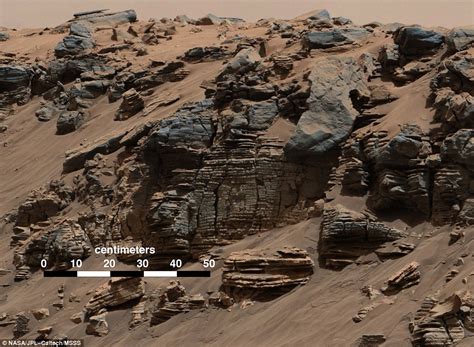 Curiosity rover finds crater it is exploring was once a giant Martian ...