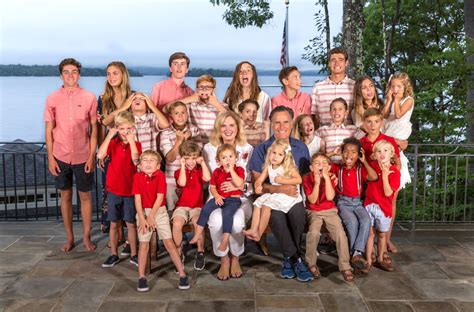 Mitt Romney Family Photo 2018 : Mitt Romney Fast Facts - Four children ...