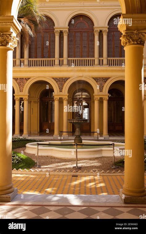 Casa Rosada Palm Tree Patio, Buenos Aires Stock Photo - Alamy