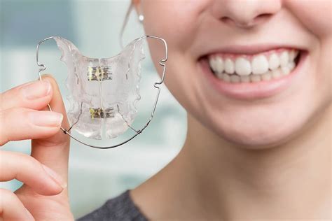 Plastic Vs. Metal Retainers | TX Orthodontic Services