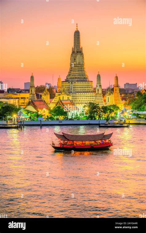 Bangkok, Wat Arun, The temple of dawn. Wat Arun is one of the major attraction of Bangkok ...