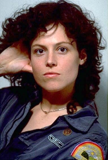 Sigourney Weaver as “Ellen Ripley” in Alien (1979) Happy alien day : r ...