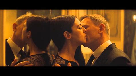 Spectre - James Bond salva a Sra. Lucia (Mónica Bellucci) - YouTube