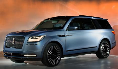 2018 Lincoln Navigator Teased, Features Illuminated Emblem - autoevolution