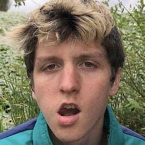 Powfu - Age, Family, Bio | Famous Birthdays