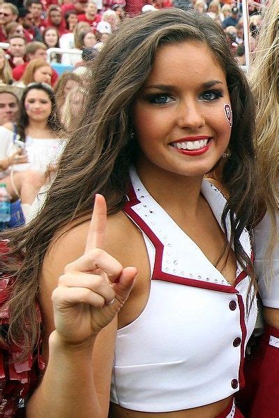 Oklahoma Sooners cheerleader in 2020 | Football cheerleaders, Hot ...