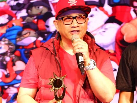 Michael V. receives 'Pinoy Pop Culture Icon' award at Toycon PH ...