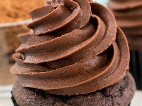 Top 4 Chocolate Buttercream Frosting Recipes