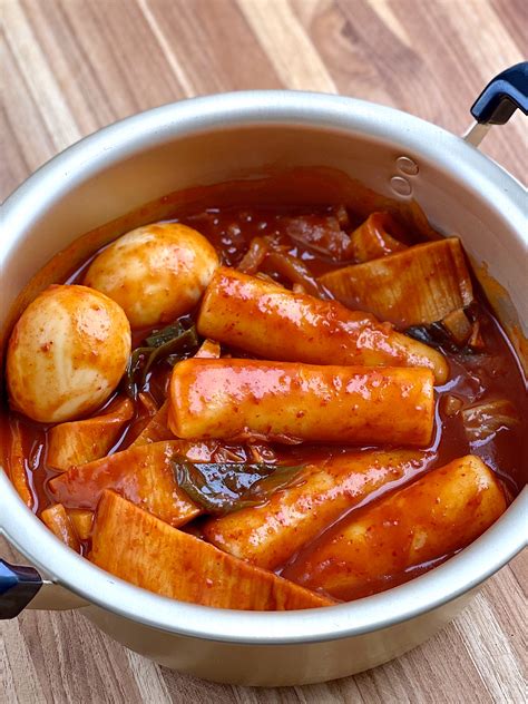 Tteokbokki (떡볶이)- Korean Spicy Rice Cakes - Stellanspice