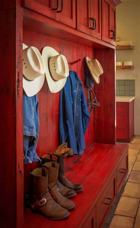 Tour a Texas ranch house that will leave you speechless Red Farmhouse, Farmhouse Mudroom ...
