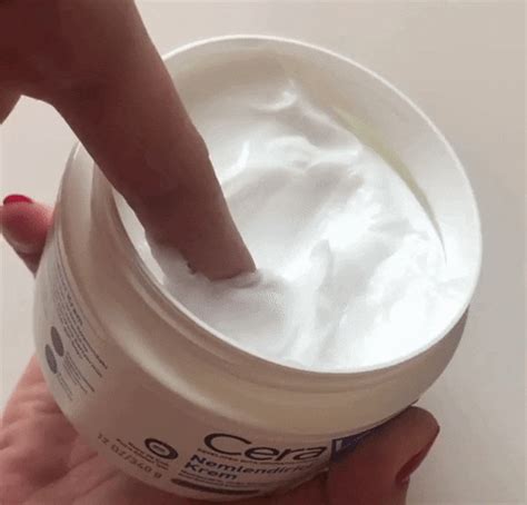 Cerave Moisturizing Cream GIF by Ejollify Beauty