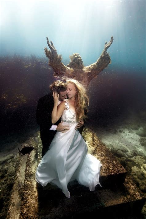 The amazing Story behind These romantic Underwater Wedding Photographs | Incredible Snaps