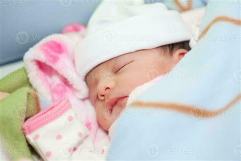 Newborn girl in the hospital on the day of her birth 26371651 Stock ...