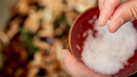 What are the Effects of too Much Salt? High-salt Intake Can Cause Dementia, Warns Study | 🍏 LatestLY