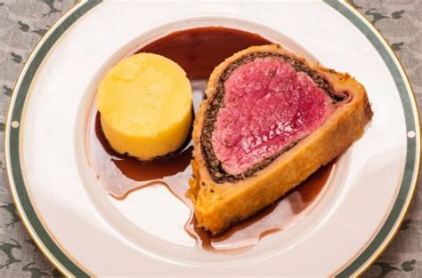 What To Serve With Beef Wellington: 9 Simple Sauces & Sides