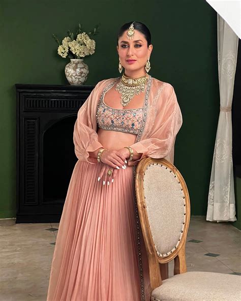 Kareena Kapoor Khan in Rs 78k peach lehenga gives a modish twist to ...