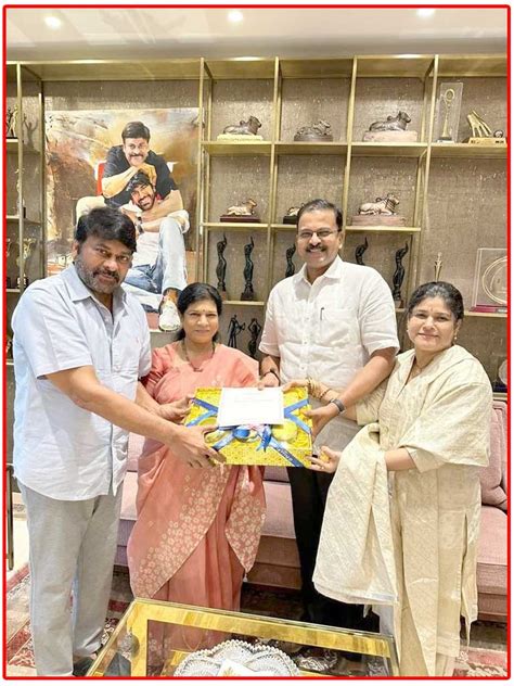 JD Lakshmi Narayana invites Chiranjeevi To His Daughter Marriage | cinejosh.com