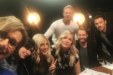 '90210' cast reunites for reboot following Luke Perry's death