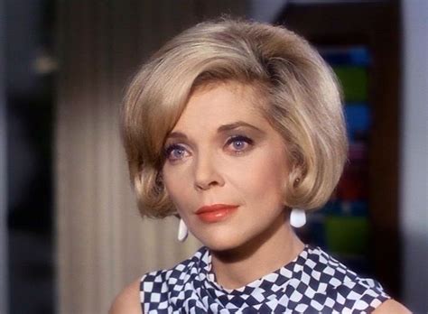 Barbara Bain of "Mission Impossible" 1966 | Vintage hairstyles, Bouffant hair, Bottle blonde