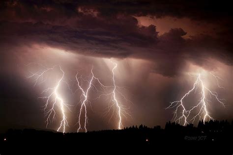 Lightning over the Snohomish Valley, Snohomish, Washington-August 2008 | Pacific northwest ...