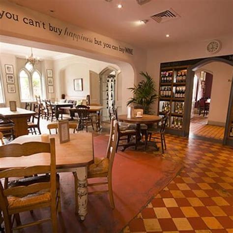 The Retreat Pub & Dining at The Corner House - Updated 2024, British ...