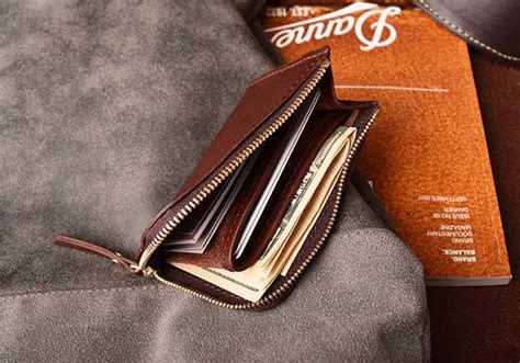 Handmade Customizable Leather Zipper Wallet | Gadgetsin