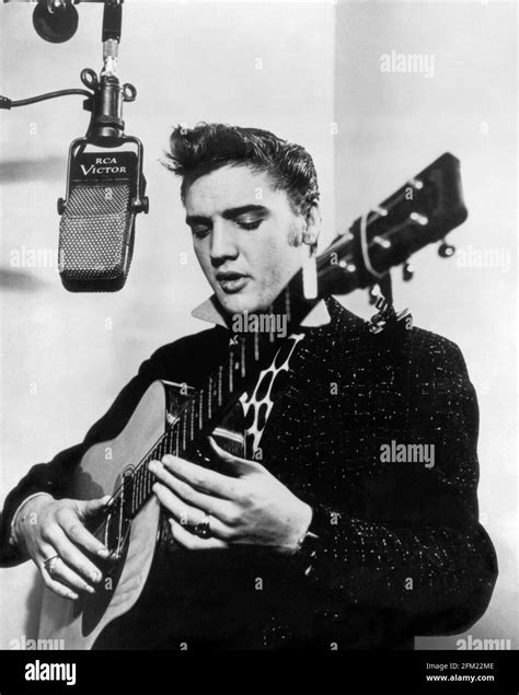 Elvis presley 1950s hi-res stock photography and images - Alamy