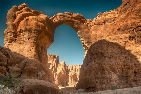 Les formations rocheuses du plateau de l'Ennedi, au Tchad - © Hannes Rada | Formations rocheuses ...