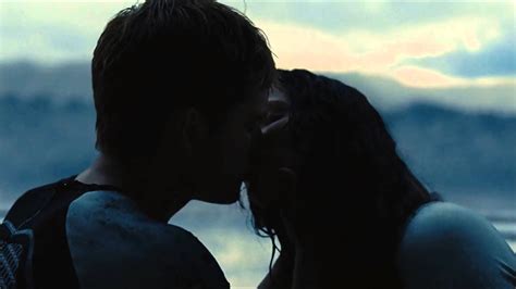 "A Drop in the Ocean" ~ Peeta/Katniss [Catching Fire] - YouTube