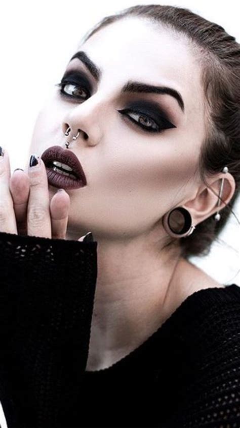 Pin on BEATRIZ MARIANO PHOTOGRAPHY | Dark makeup looks, Witch makeup, Goth makeup tutorial