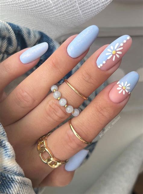 Bloom into Summer with Gorgeous Floral Nail Designs : Half Blue Half ...